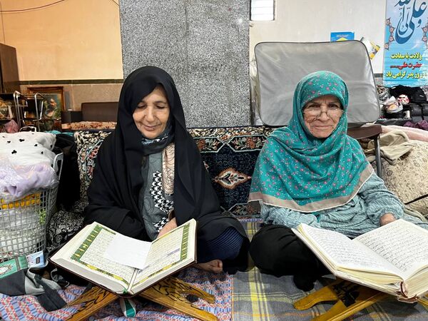 آخرین لحظات معنوی روز اعتکاف در مسجد امام حسین(ع)
