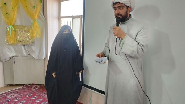  تقدیر از فعالین حجاب و عفاف در دبیرستان شاهد تکتم