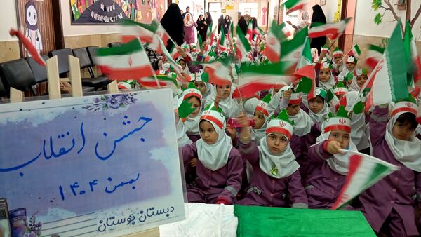 قاب‌های خبری از مراسم زنگ انقلاب در دبستان بوستان شهرستان بن