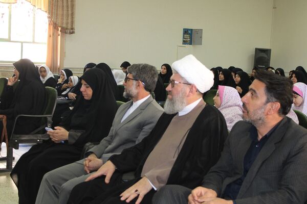 آیین تجلیل از برگزیدگان پسر مسابقات قرآن، عترت و نماز شهرستان بن 