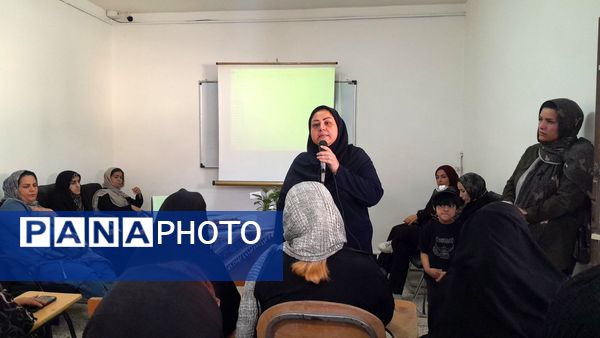 اولین جلسه مجمع انجمن اولیا و مربیان دبیرستان مخدره مرآتی