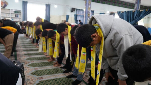 حضور پرشور دانش‌آموزان یاسوج در مراسم معنوی اعتکاف