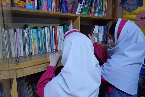 زنگ تفریح در دبستان سارا شهرستان ملارد با کتاب شیرین‌تر شد