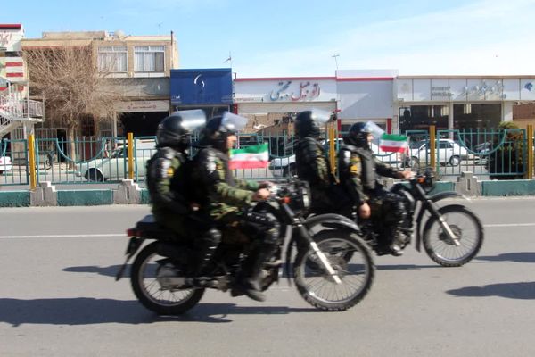 مراسم نمادین ورود امام خمینی(ره) در فرودگاه شهید صدوقی یزد