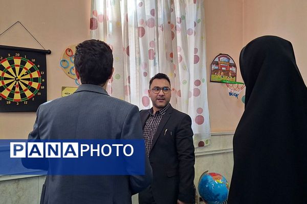 بازدید مسئولان آموزشی مقطع ابتدایی از طرح جابر بن حیان در دبستان ایمان