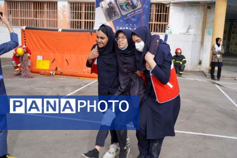 برگزاری مانور زلزله استان اصفهان در دبیرستان شاهد ظهور ناحیه یک 