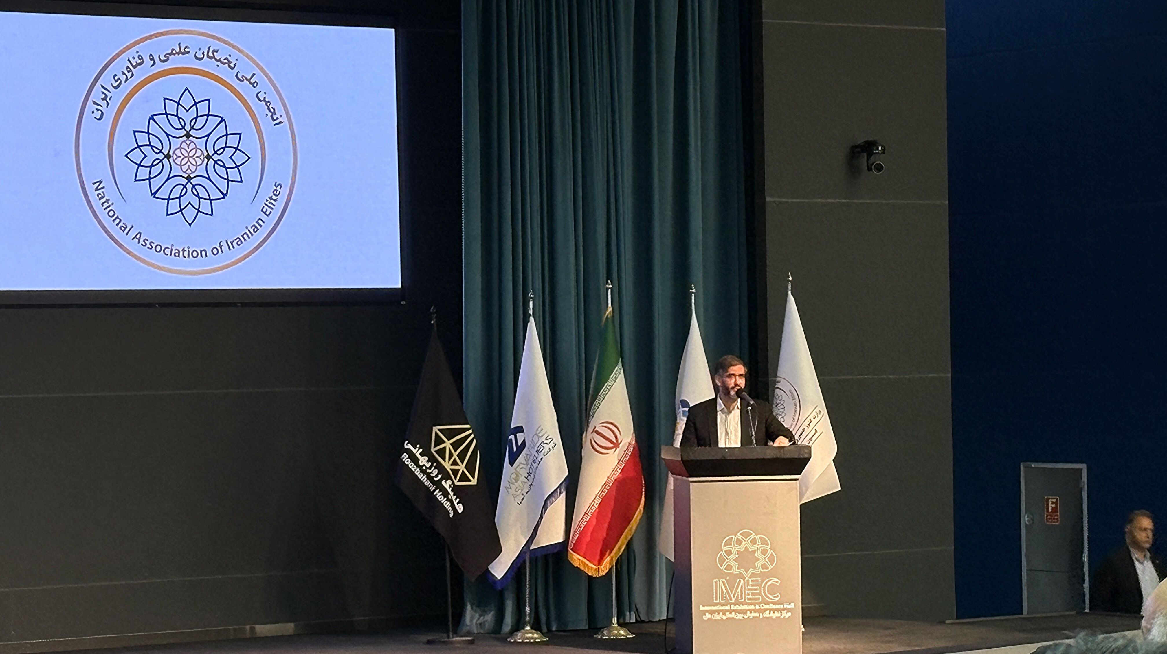 نخبگان، راه‌سازان آینده ایران/لزوم پیوند نخبگان با اقتصاد کشور