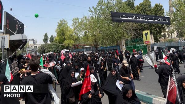 مصلای تهران با فریادِ باید برخاست لرزید