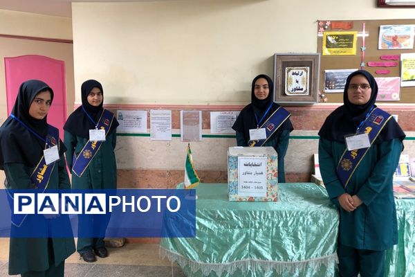 برگزاری انتخابات همیار مشاور در آموزشگاه شاهد نجمه ناحیه دو شهرری 