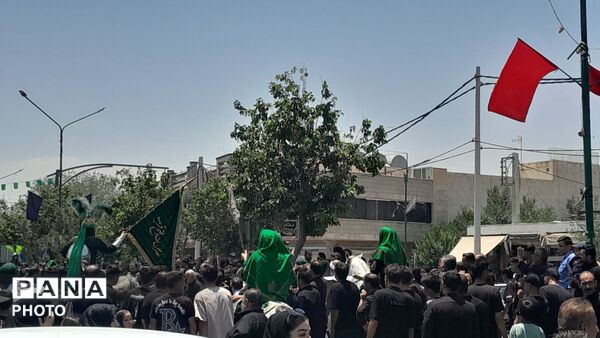 قافله عزاداری ظهر تاسوعا به یاد علمدار کربلا