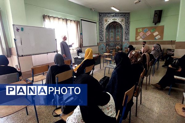 برگزاری کارگاه‌های آموزشی با حضور روحانیون گروه‌های جهادی در مدارس ناحیه دو شهرری 