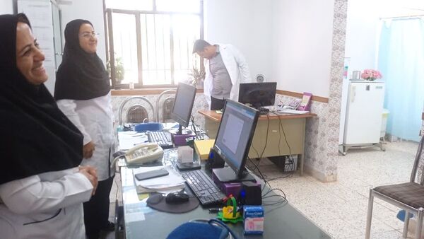 تبریک روز پرستار به کارکنان درمانگاه و خانه بهداشت روستای فدافن 