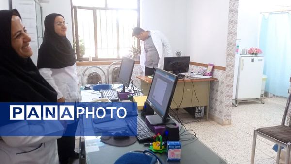 تبریک روز پرستار به کارکنان درمانگاه و خانه بهداشت روستای فدافن 