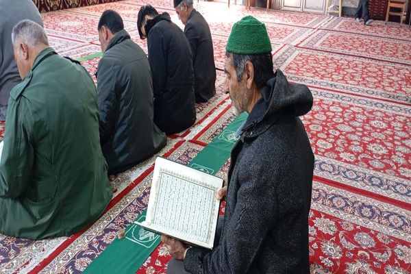 قرائت سوره فتح در مسجد جامع شهر بار