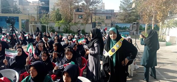 اجرای ویژه‌برنامه زنده رادیویی « مدرسه سلام» در دبیرستان فرزانگان مشهد