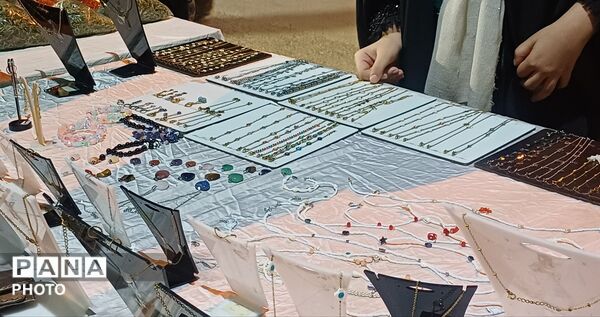 تجلی خودکفایی بانوان کارآفرین در نمایشگاه اقتصاد مقاومتی اراک
