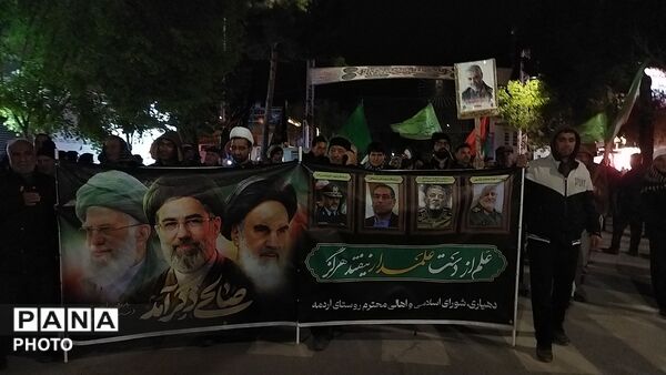 دسته عزاداری روستای اردمه در مراسم چهلم رهبر شهید و شهدای میناب در حسینیه امام 