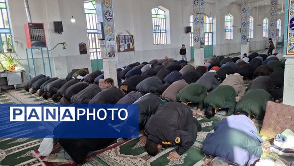 حضور پرشور دانش‌آموزان در مراسم عبادی - سیاسی نماز جمعه شهرستان مروست