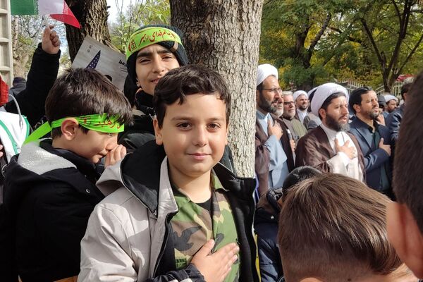حضور پرشور دانش‌آموزان و مردم بیجار در راهپیمایی ۱۳ آبان