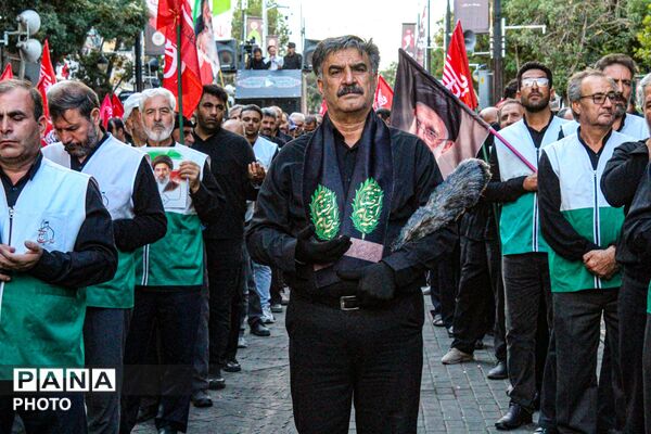در سوگ شهادت امام رضا(ع)؛ شکوه دسته عزاداری خادمیاران رضوی در زنجان