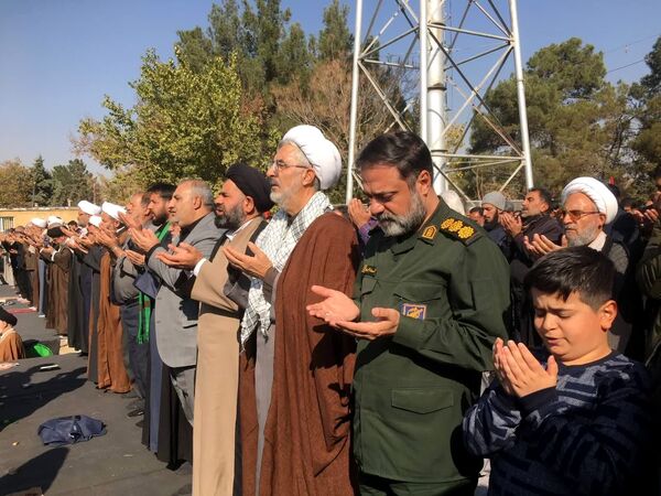 اقامه نماز باران در گلستان شهدا اصفهان به امامت  حضرت آیت‌ الله مهدوی