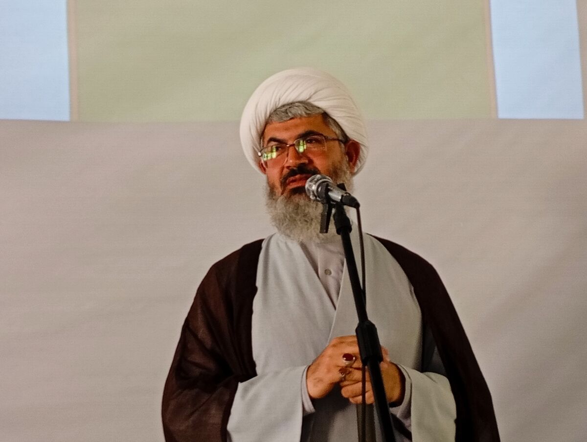 معلم نقش اصلی را در مهندسی سازی آینده کشور دارد