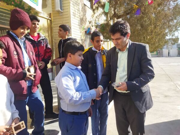 تقدیر از دانش‌آموزان فعال حوزه فرهنگی و مذهبی دبیرستان نمونه دانش