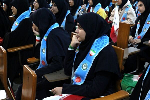 جشن ایرانمون در دبیرستان نمونه دولتی مهشید مصلی‌نژاد