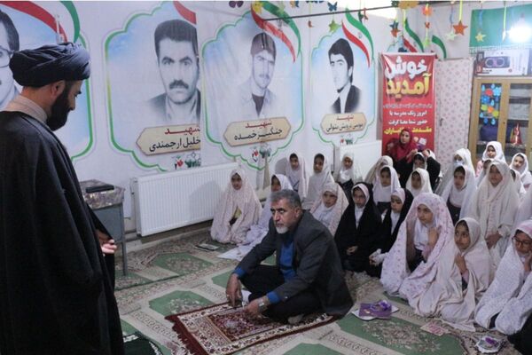 فیروزکوه؛ میزبان نماز جماعت و گفتمان‌های دینی در محیط مدرسه