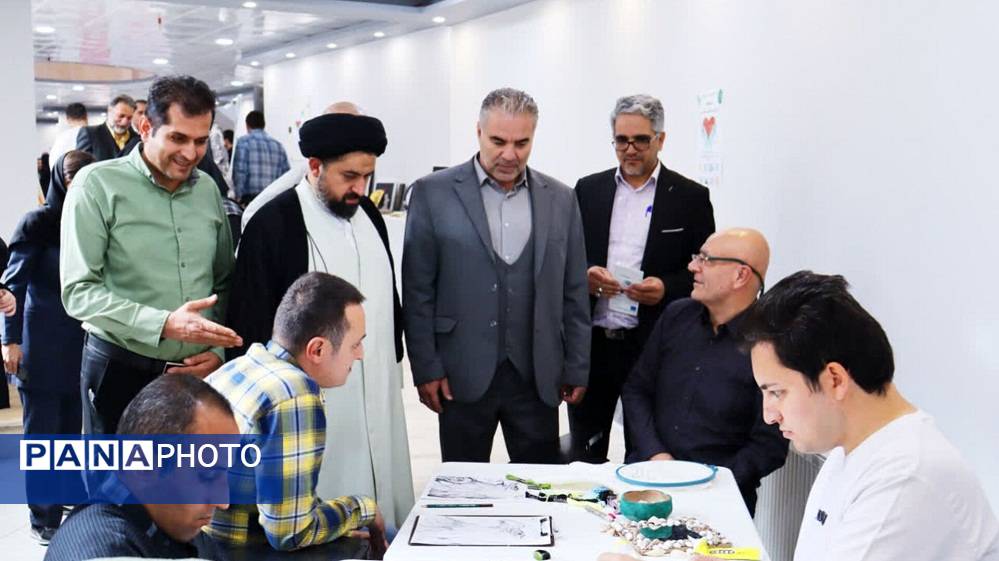 نمایشگاه دستاورد‌های هنری معلولان اعصاب و روان در محمدشهر کرج