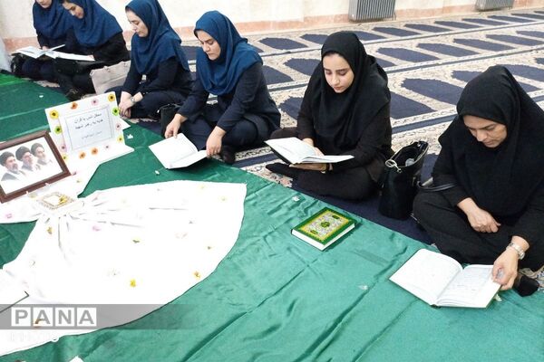 نماز جماعت و محفل انس با قرآن در دبستان شهید آقچه لو رباط کریم 