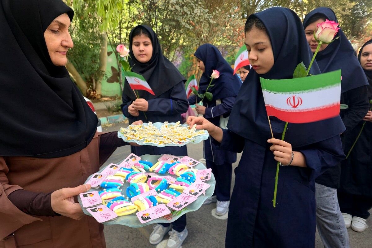جشن جوانه ها در دبیرستان الهام شریعت کهریزک 