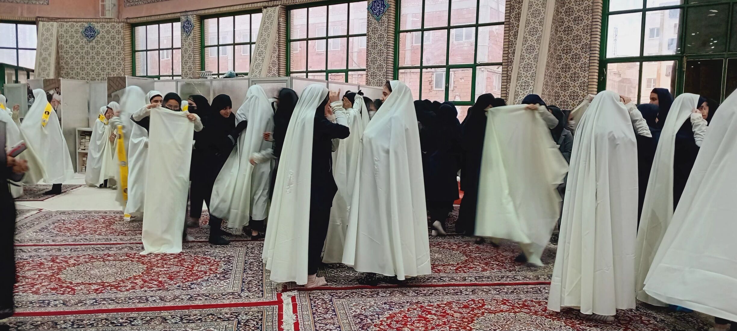 پیش اجرای گروه ۱۰۰۰ نفره پیشتازان قبل از اجلاسیه سراسری نماز