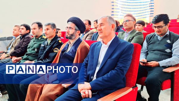 تجلیل از دانش‌آموزان نخبه مسابقات قرآن، عترت و نماز و تربیت‌بدنی