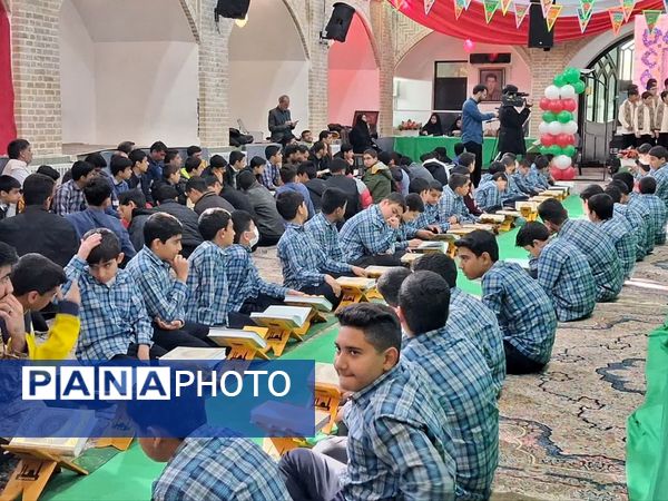 محفل انس با قرآن کریم همراه با نواخته شدن زنگ انقلاب 