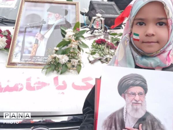 بیعت دانش آموزان دبستان نرجس با رهبر انقلاب