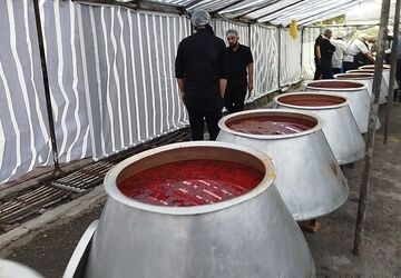 سوپ نذری اربعینی ۱۰ تنی در شهرستان هوراند پخته و توزیع شد