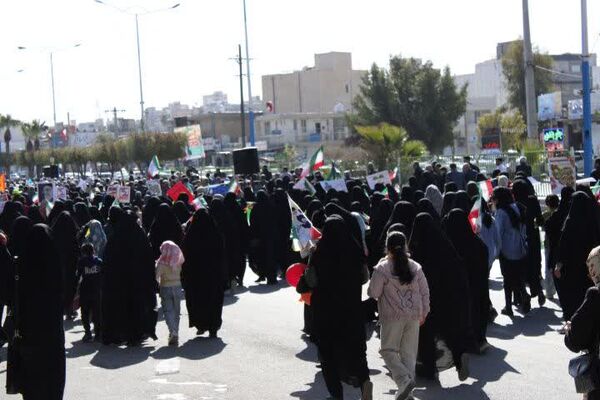 حضور پرشور دانش‌آموزان گچساران در راهپیمایی ۲۲ بهمن