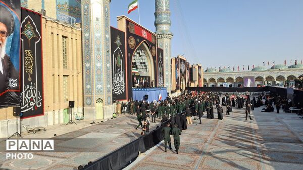 وداع پرشور نوجوانان با آقای شهید ایران 