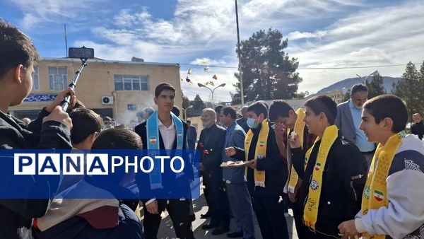 بدرقه دانش‌آموزان پسر عمره‌گذار کهگیلویه و بویراحمد 