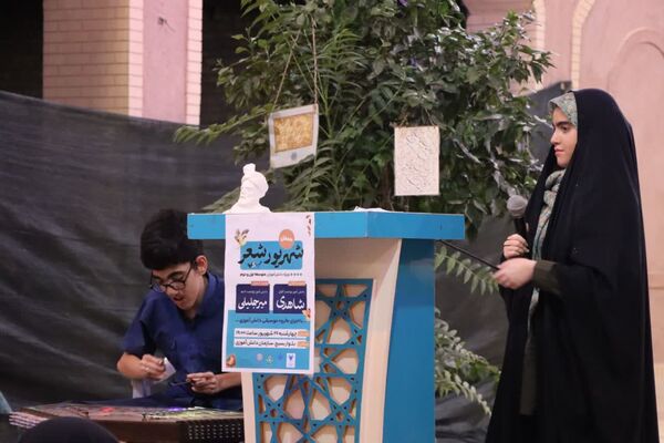 «محفل شهریور شعر» با حضور دانش‌آموزان یزدی