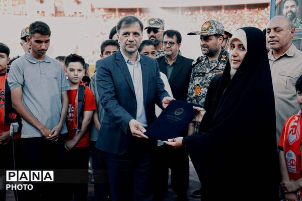 پیروزی یک بر صفر تراکتور مقابل گل‌گهر در ورزشگاه یادگار امام (ره)