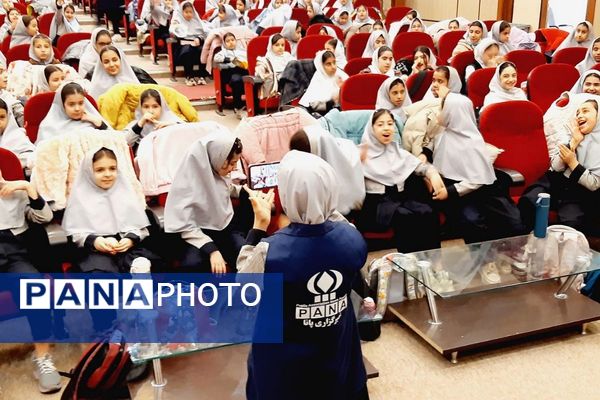 جنگ شادی دانش‌آموزی در اداره آموزش و پرورش رباط‌کریم