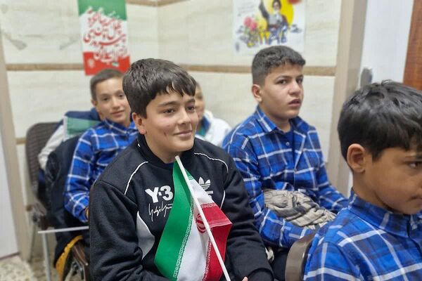 بیعت نوجوانان مدرسهٔ امام خمینی (ره) قرچک با آرمان‌های امام راحل در چهل و هفتمین جشن پیروزی انقلاب 