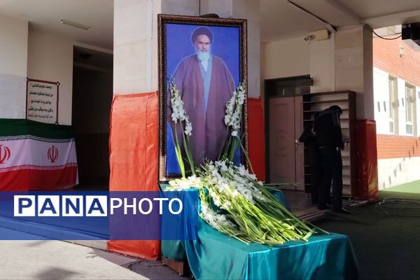 آیین نواختن گلبانگ انقلاب اسلامی با حضور استاندار فارس