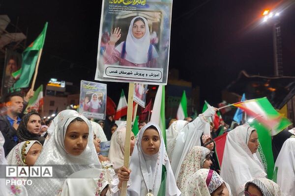 تجلیل از ۱۴ دانش‌آموز دختر برتر حوزه‌های پرورشی شهرستان قدس