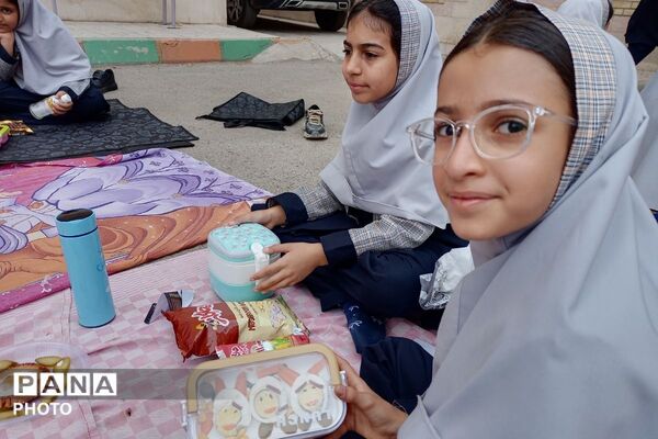 تغذیه سالم در محیطی شاد در دبستان شهید  آقچه‌لو