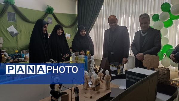 برگزاری نمایشگاه باقرآن تا آسمان در دبیرستان دخترانه امام حسین(ع)