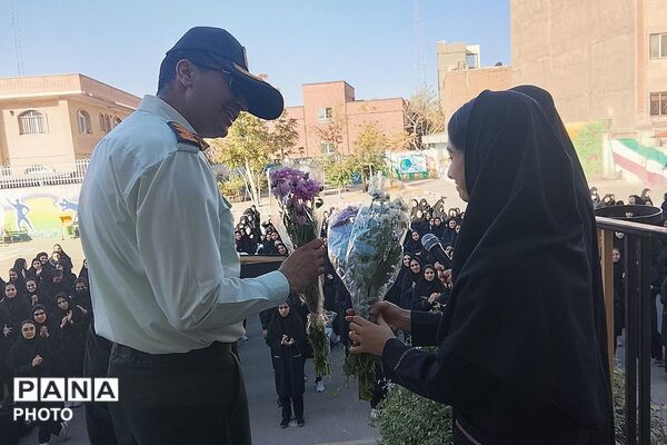 پدرِ پلیس مهمان ویژه دانش‌آموزان شاهد مرضیه 