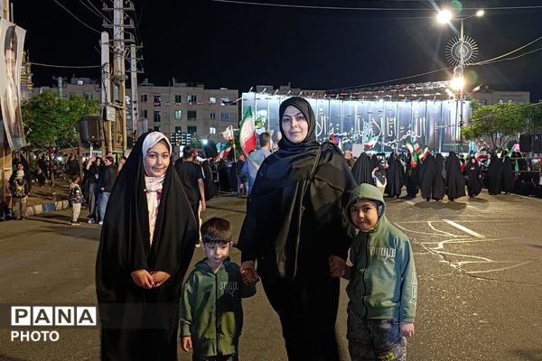 خانواده های ملاردی با «لبیک یا خامنه ای» پای کار نظام ایستاده اند
